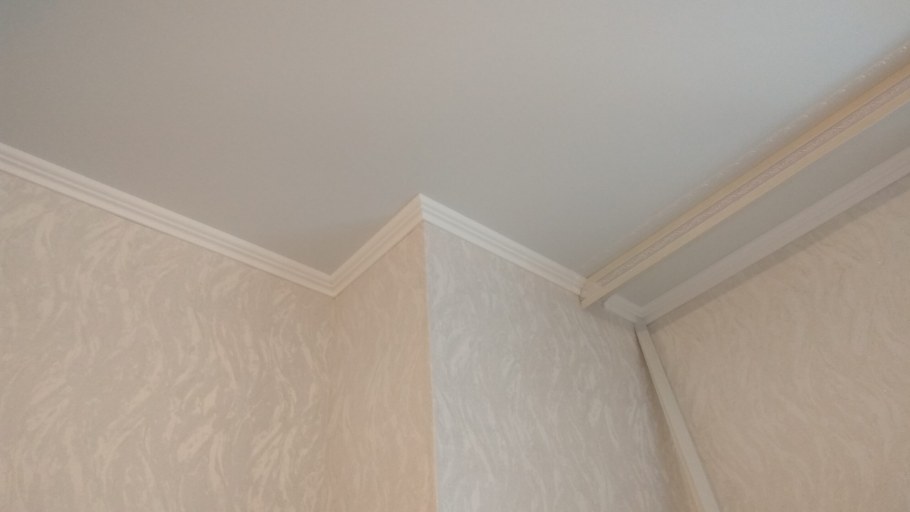 Галтели потолочные для натяжных потолков