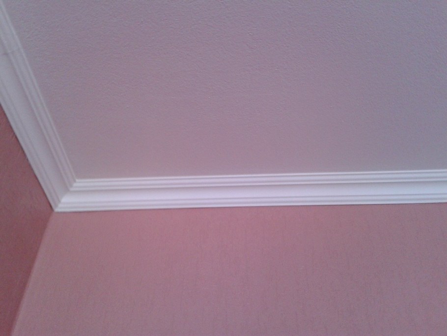 Плинтус потолочный экструдированный полистирол