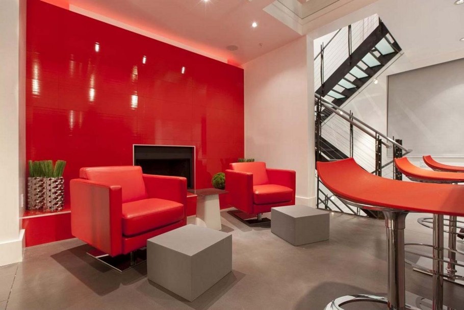 Современный яркий интерьер