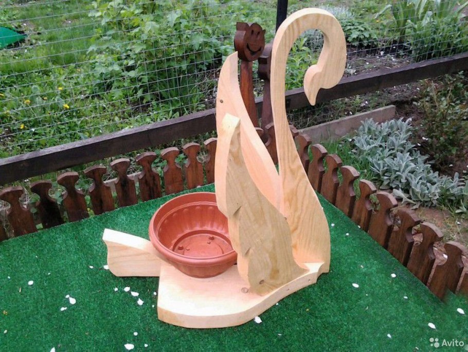 Фигуры из дерева для сада