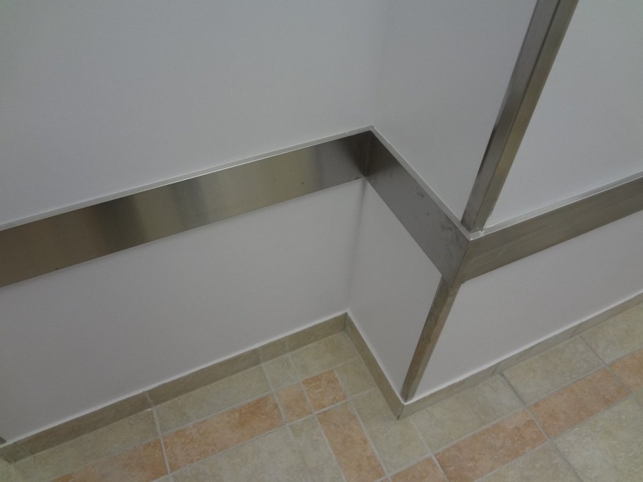 Уголок декоративный