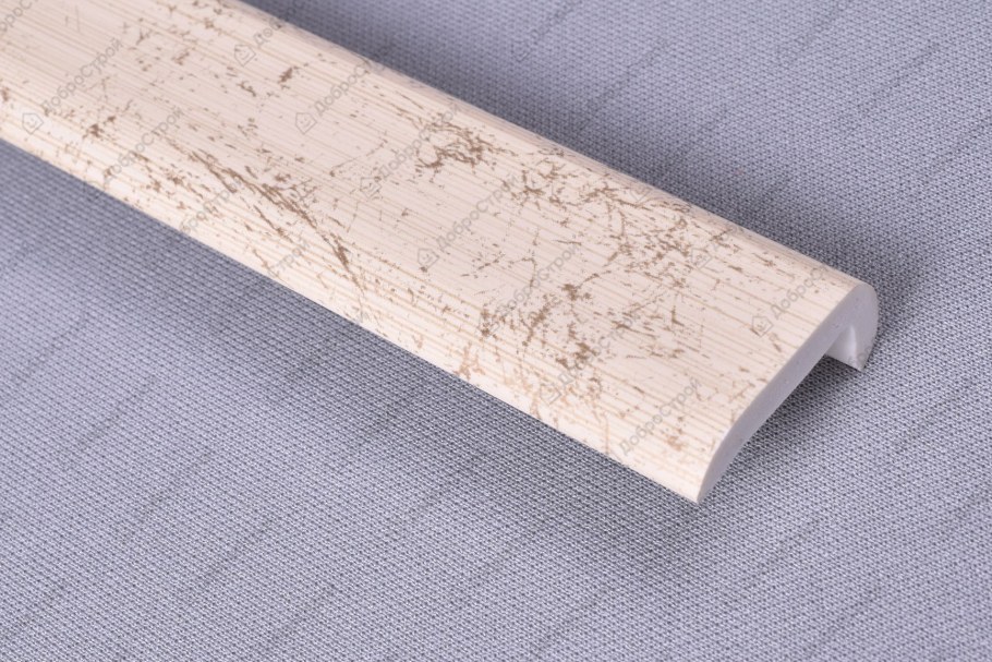 2512 Уголок ПВХ арочный 25*12*2700мм д01 - орех тёмный