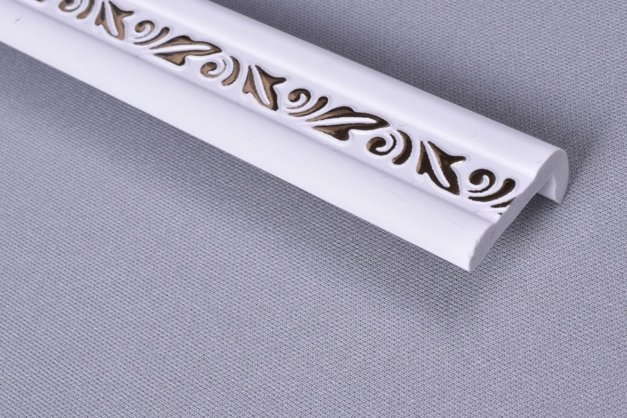 Уголок ПВХ Д-03 белый (золото), 30*30*2700 мм - РУСЭКСПРЕСС