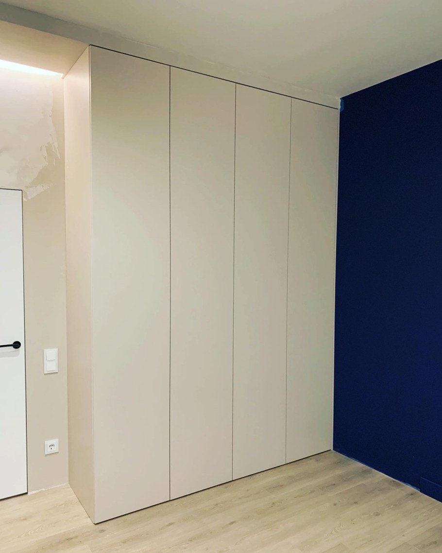 Встроенные распашные шкафы