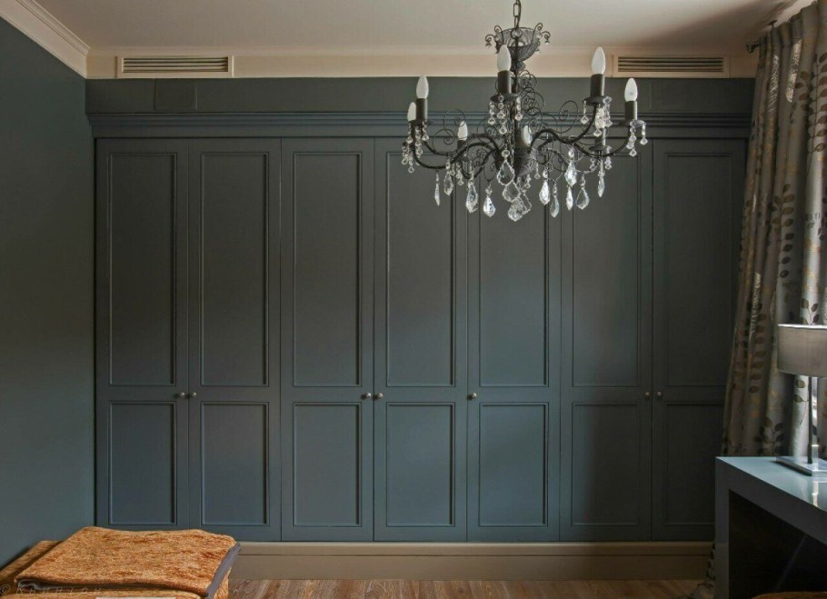 Встроенные распашные шкафы