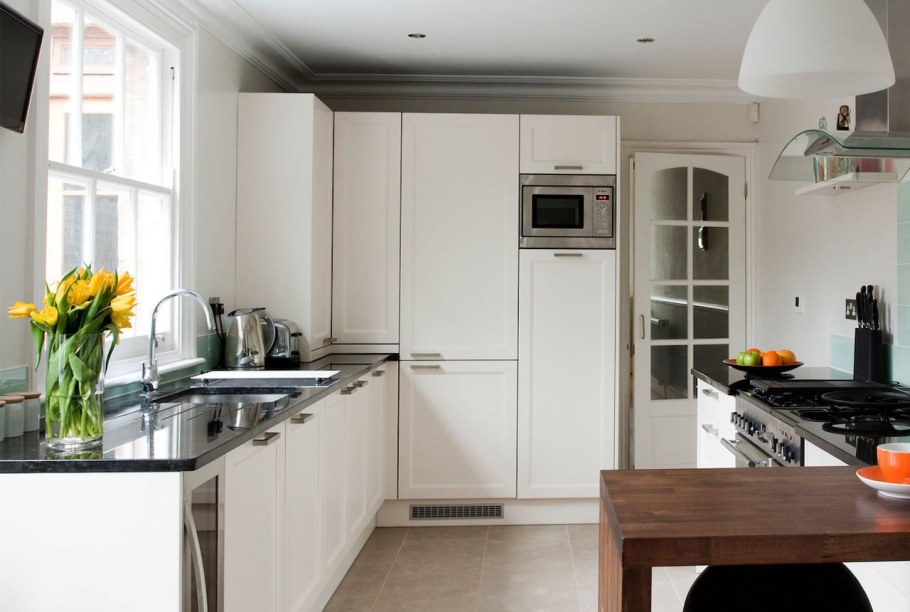 Холодильник на кухне