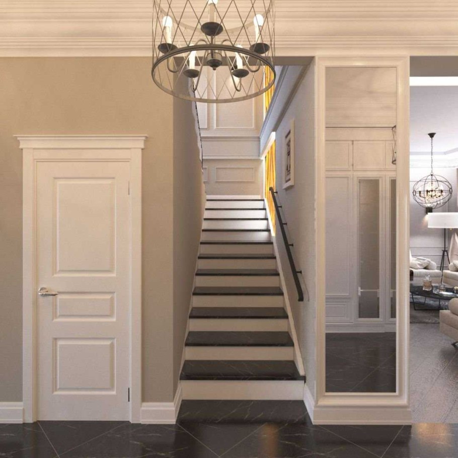 Интерьер прихожей с лестницей