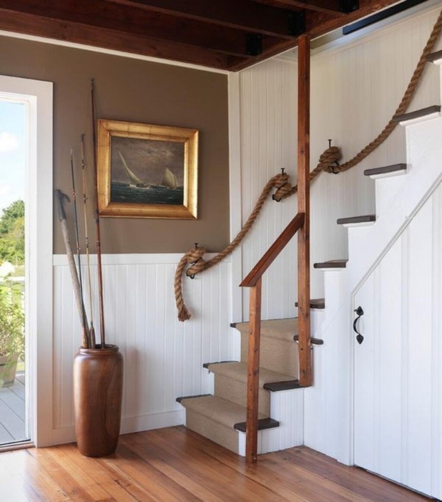 Декоративная лестница в интерьере