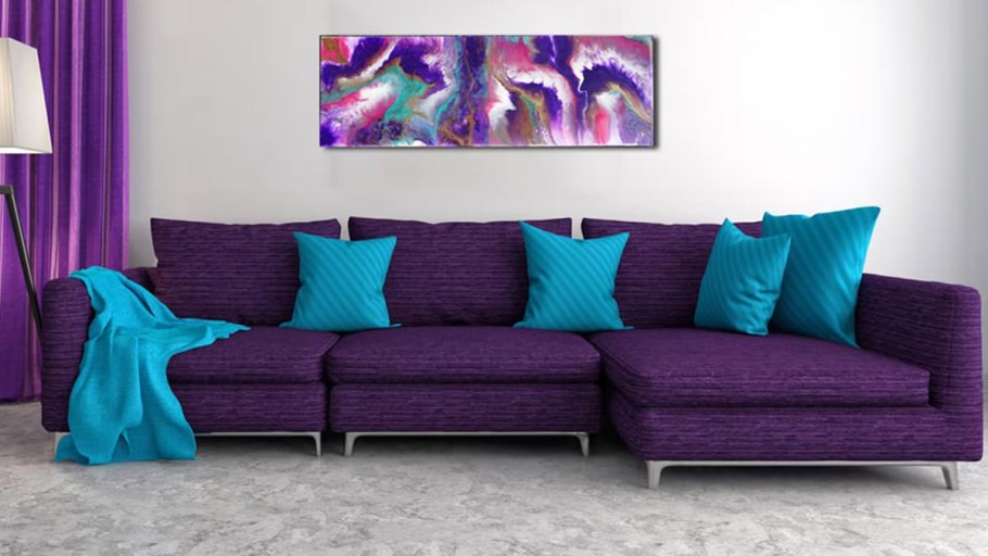 Лиловый диван в интерьере