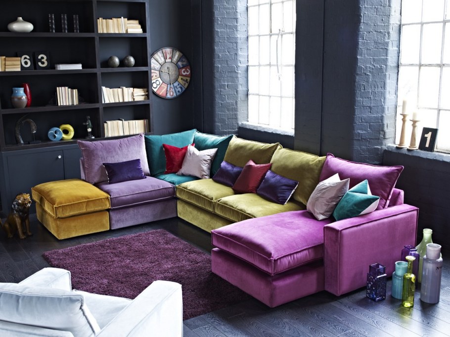 Диван фиолетового цвета