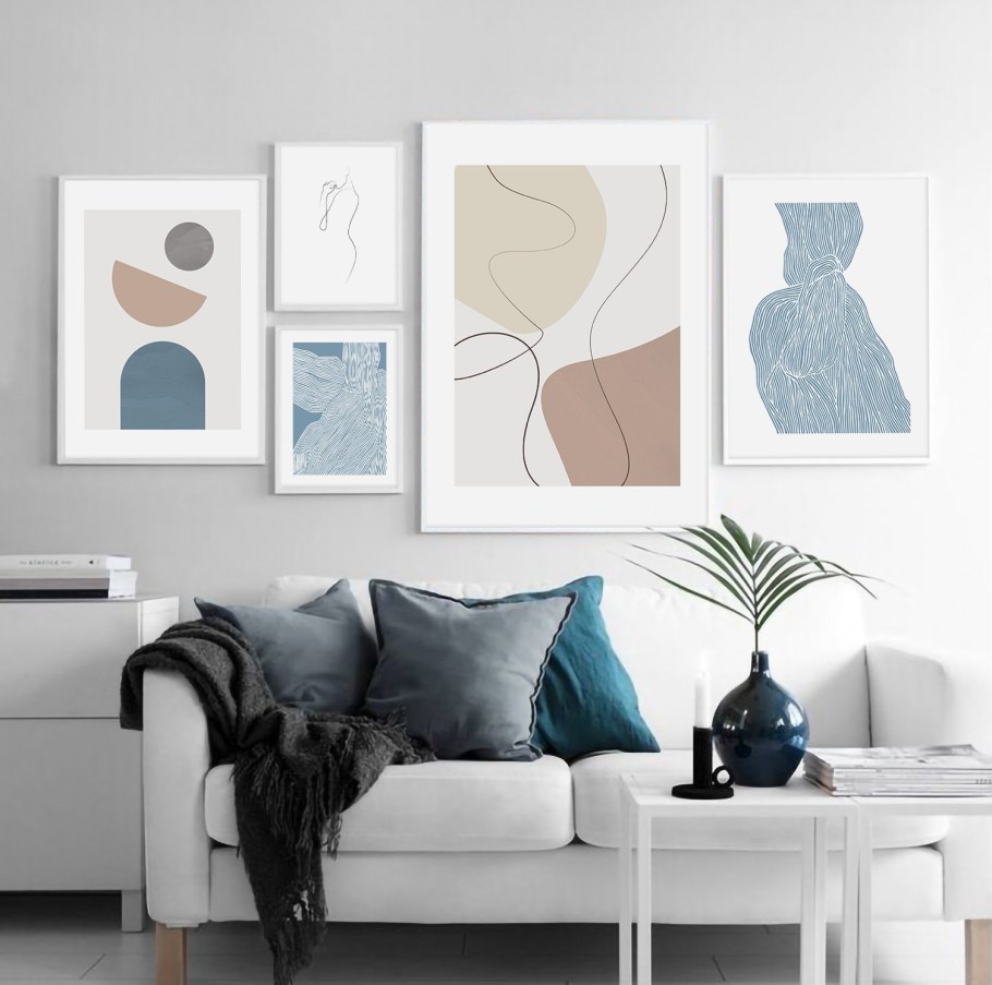 Постеры в интерьере гостиной