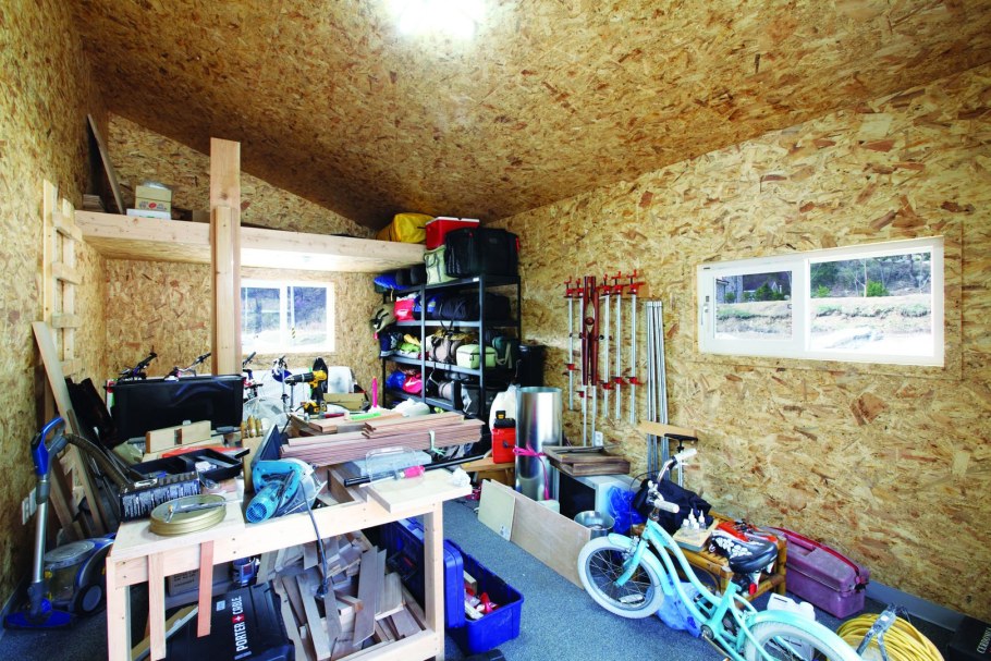 Комната отдыха в гараже