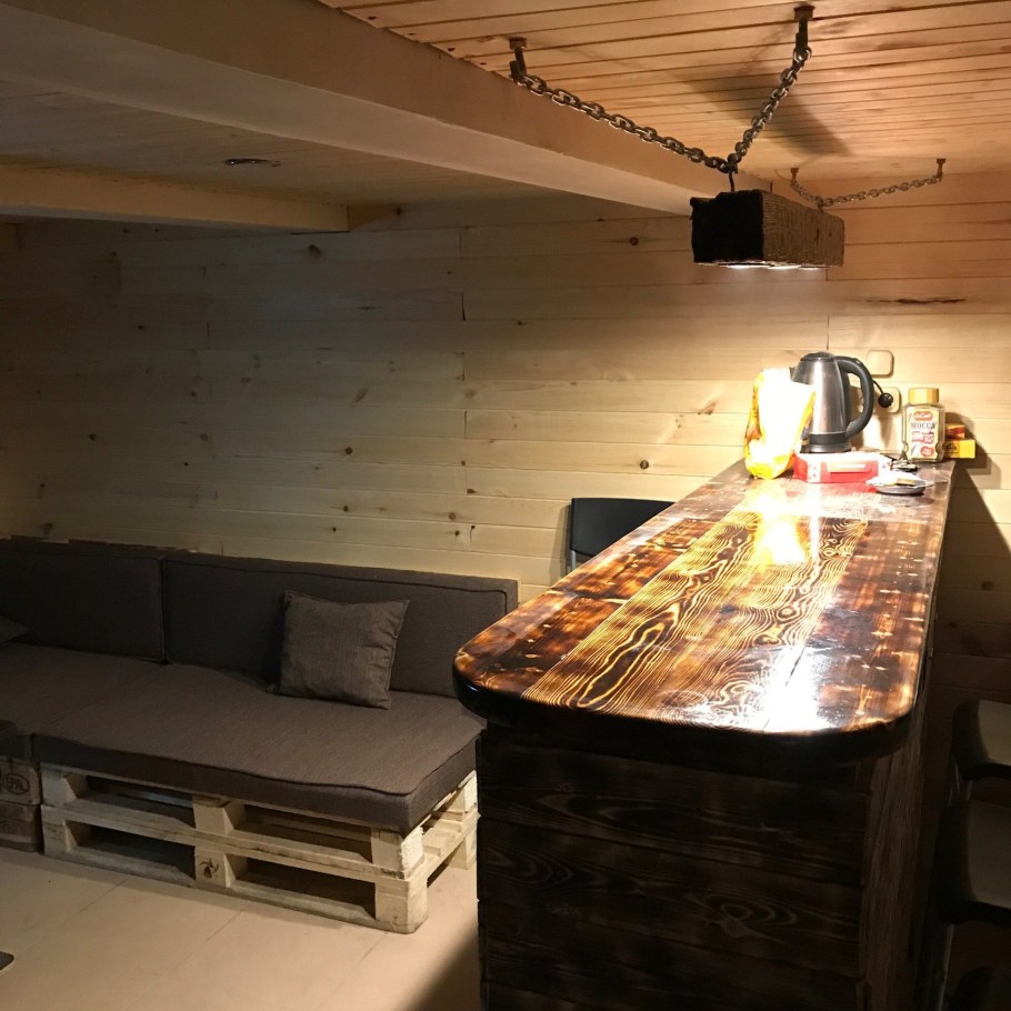 Обустроенный гараж для отдыха