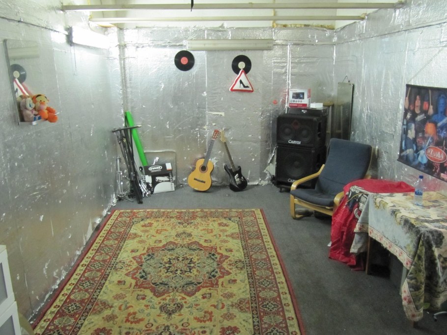 Комната отдыха в гараже