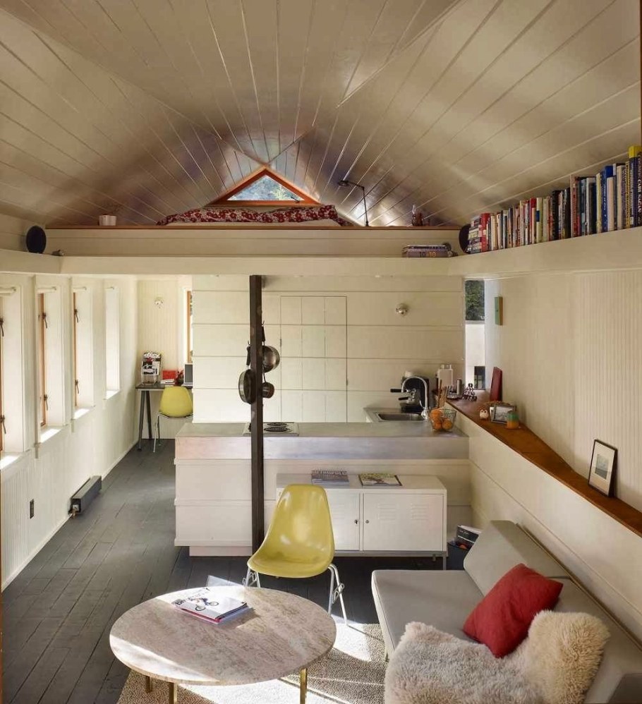 Интерьер маленького дачного домика