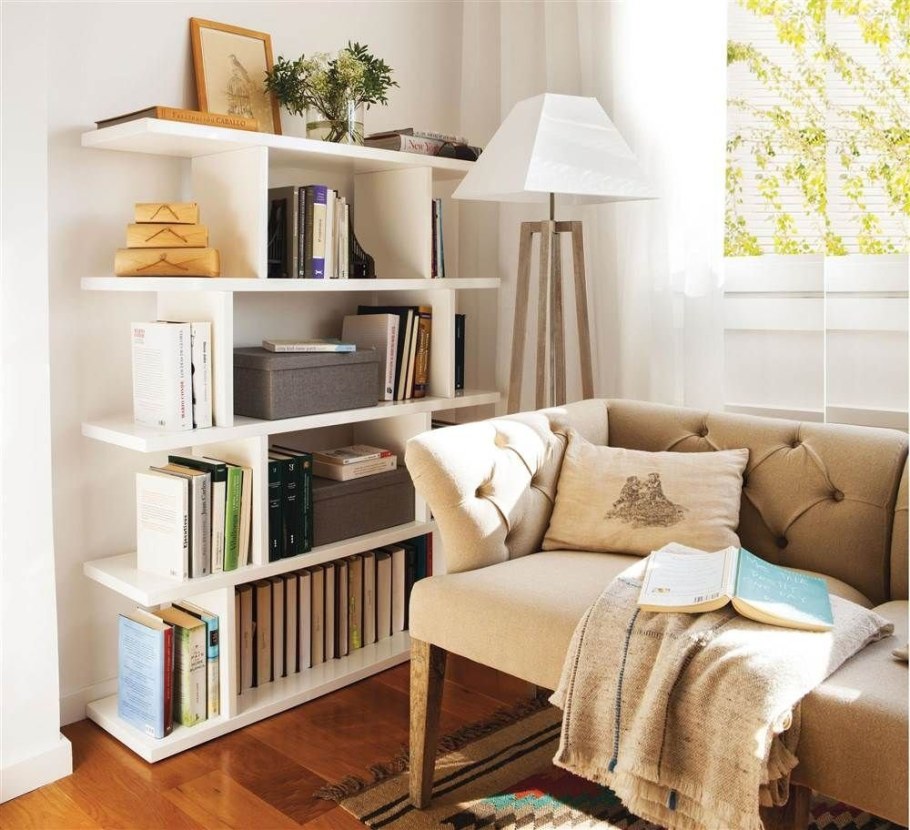 Книжные полки в интерьере квартиры