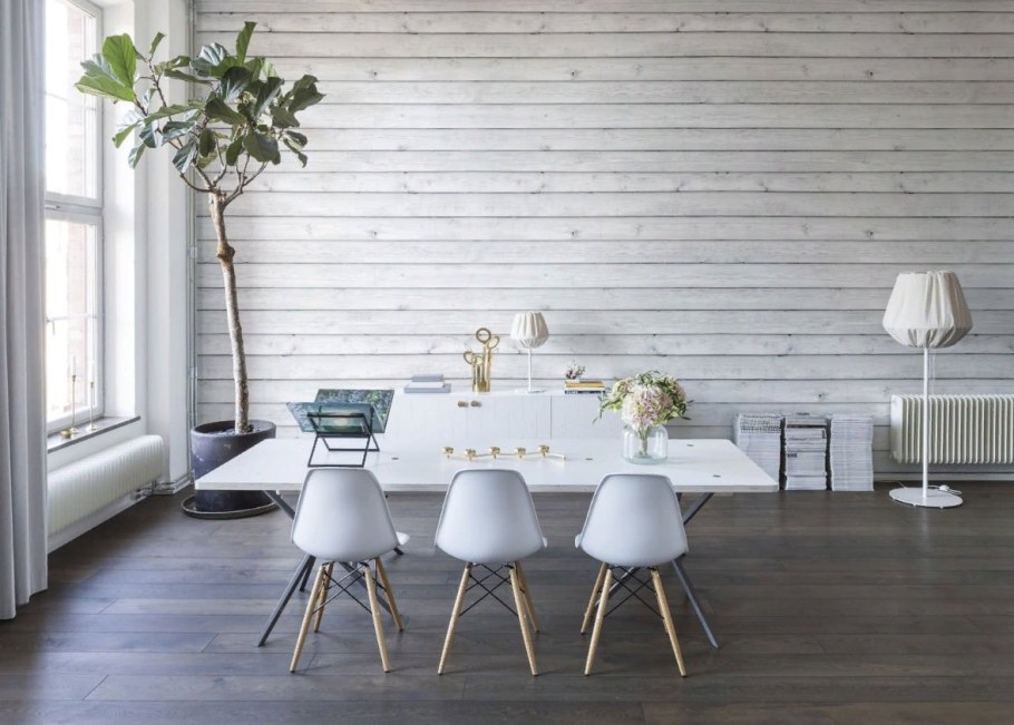 Интерьер белый с деревом