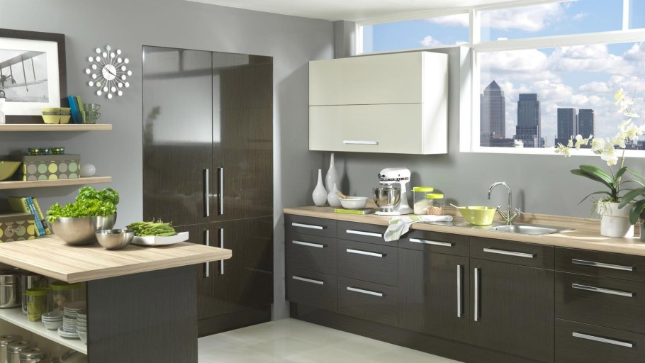 Серо коричневая кухня