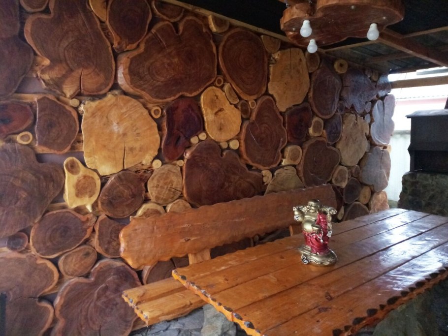 Отделка спилами дерева