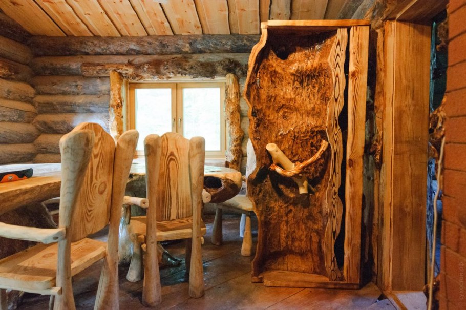 Домик из необрезной доски