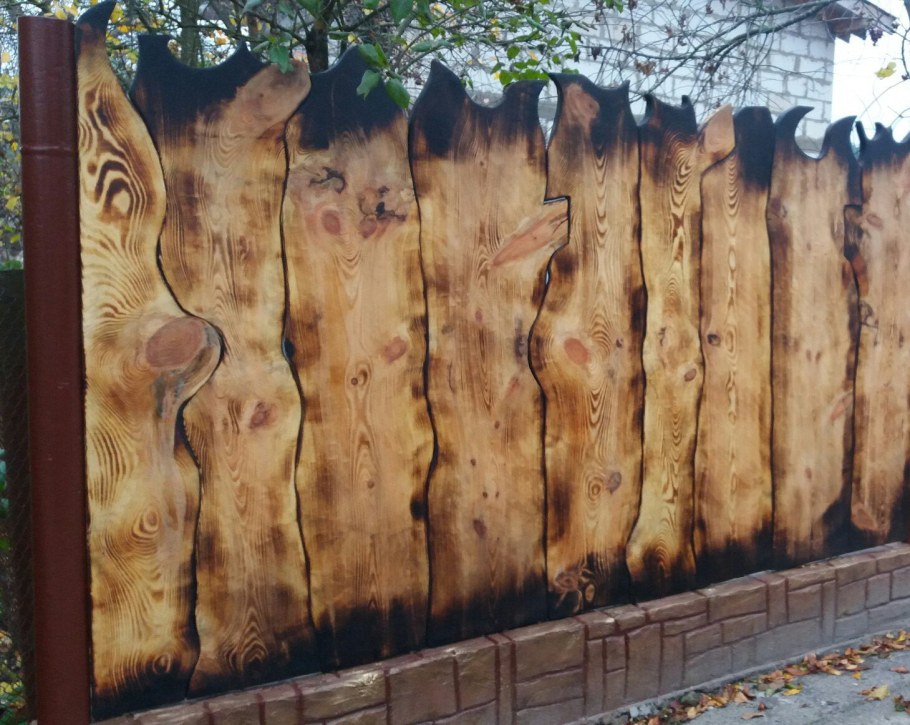 Забор из брашированного горбыля