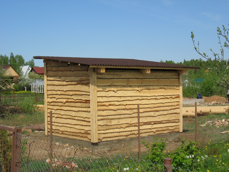 Сарай из необрезной доски