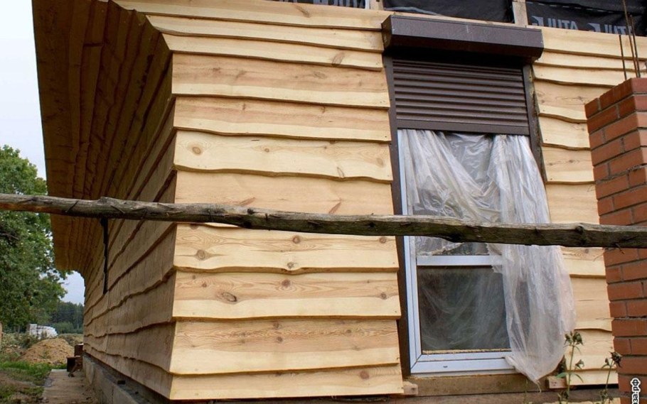 Наружная отделка необрезной доской