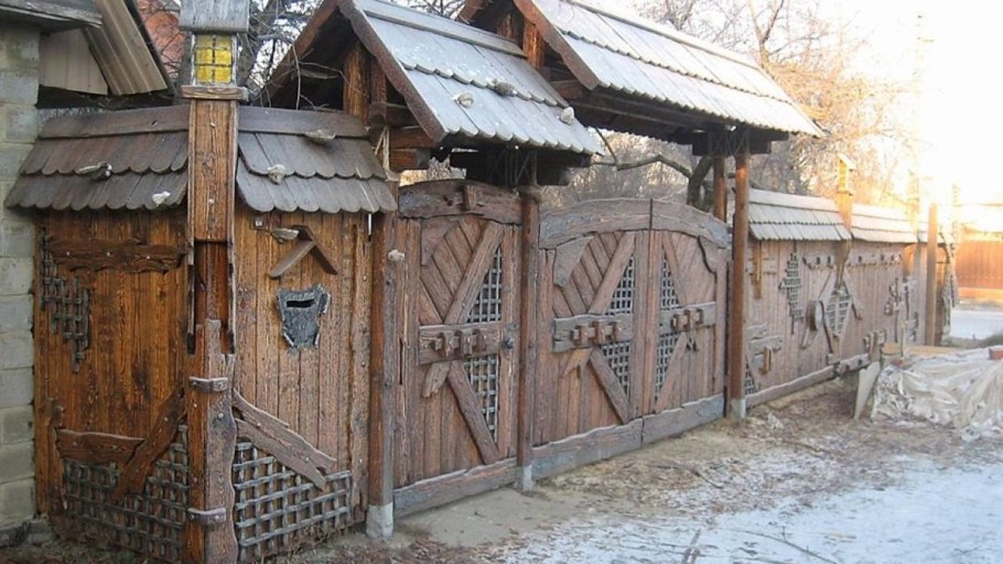 Красивые деревянные ворота