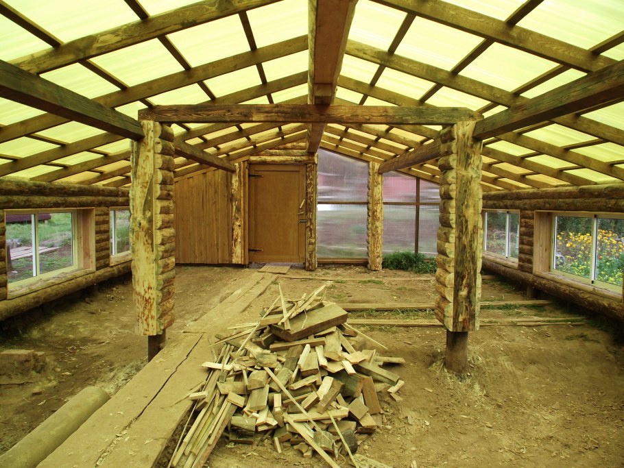 Каркас из бревен для сарая