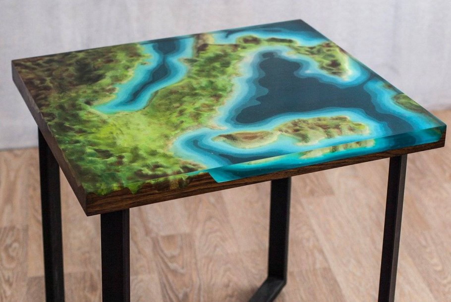 Стол с эпоксидной смолой