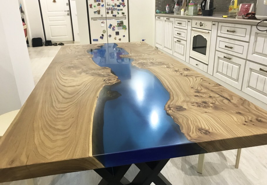 Столешница с эпоксидной смолой