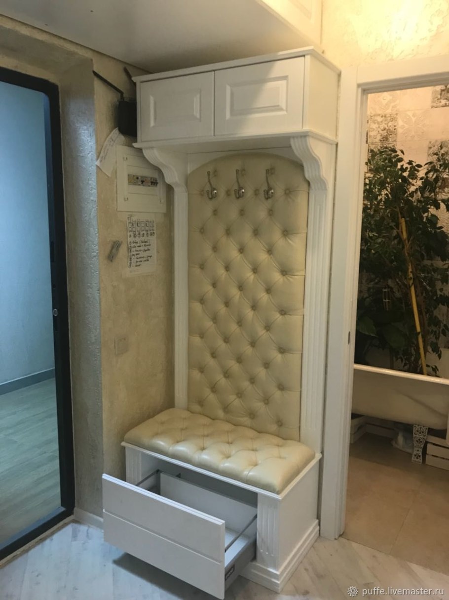 Зеркало с пуфиком в прихожую