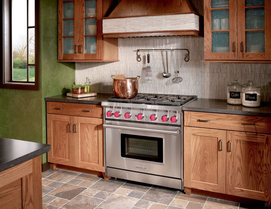 Кухонный гарнитур с плитой