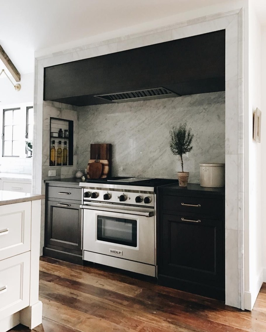 Отдельностоящая плита на кухне интерьер