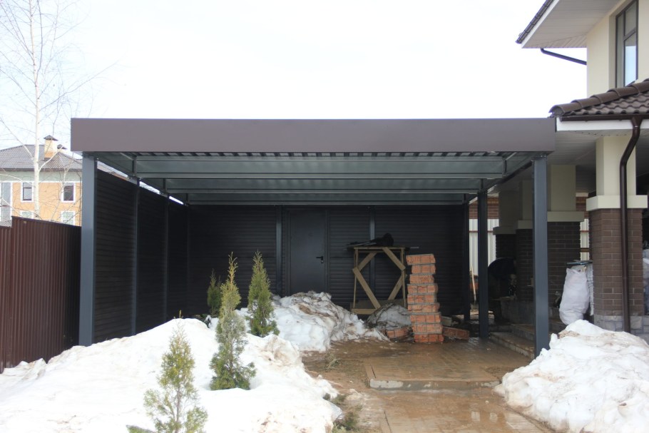 Сарай с навесом для машины