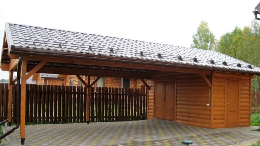 Навес с хозблоком