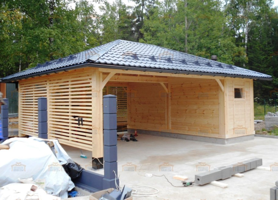 Навес для автомобиля с хозблоком