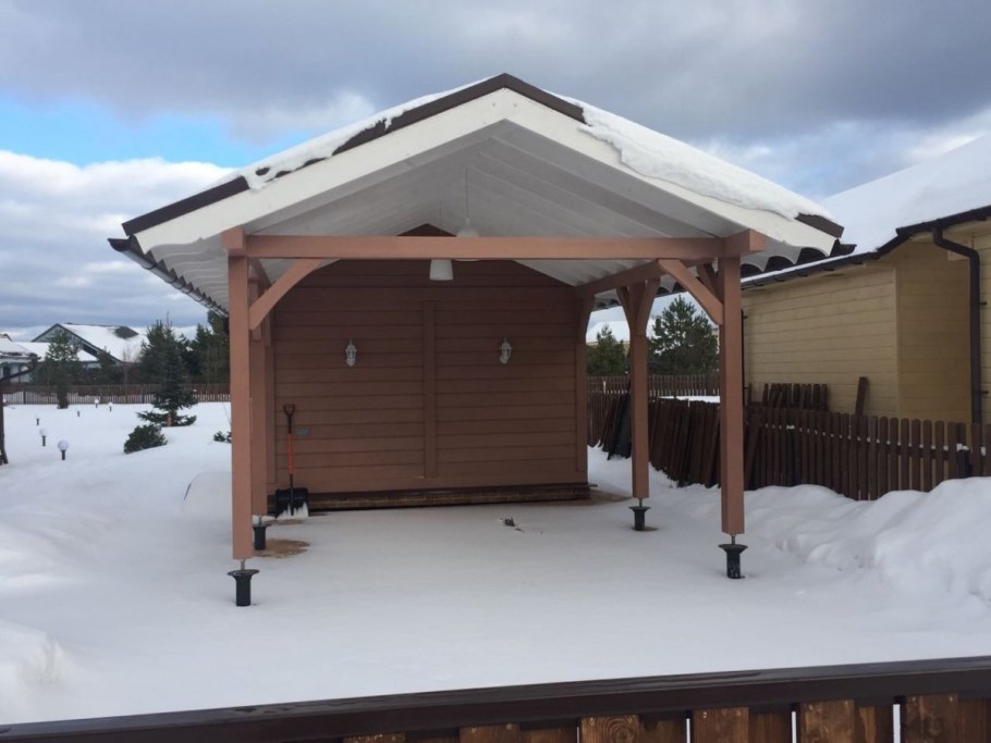 Сарай с навесом для машины