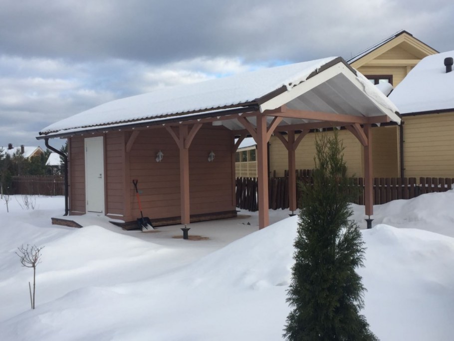 Сарай с навесом