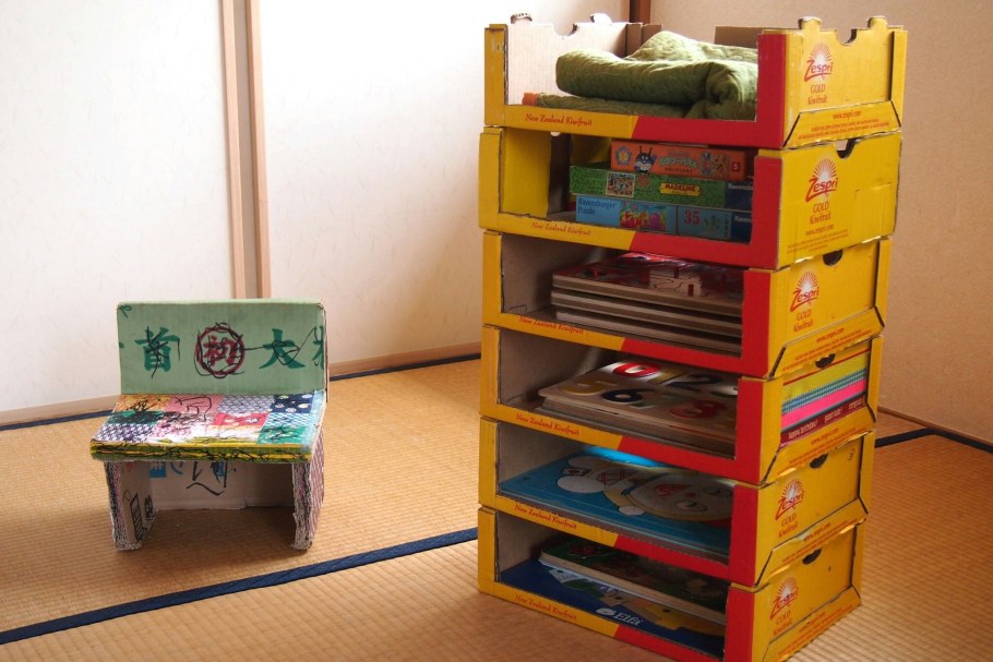 Стеллаж для игрушек из картона