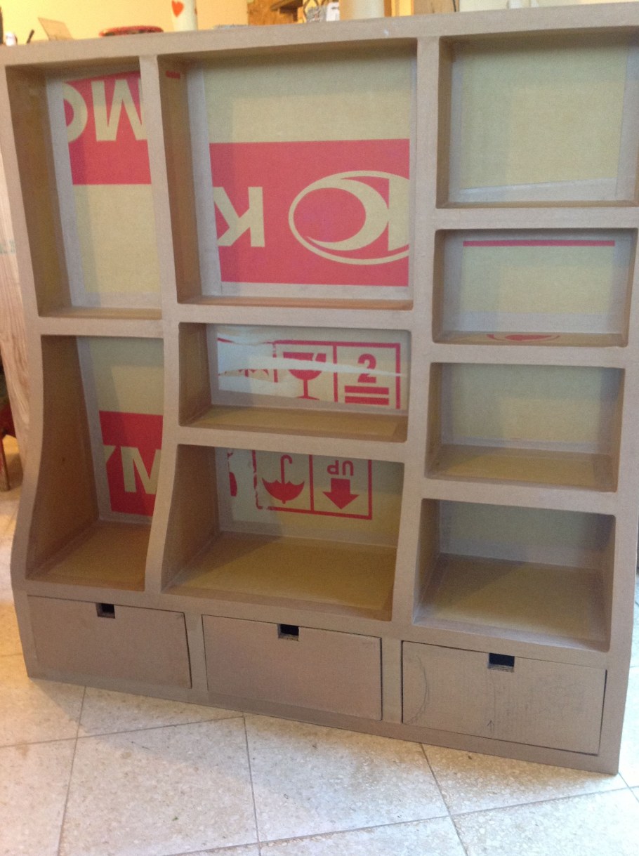 Стеллаж для игрушек из картона