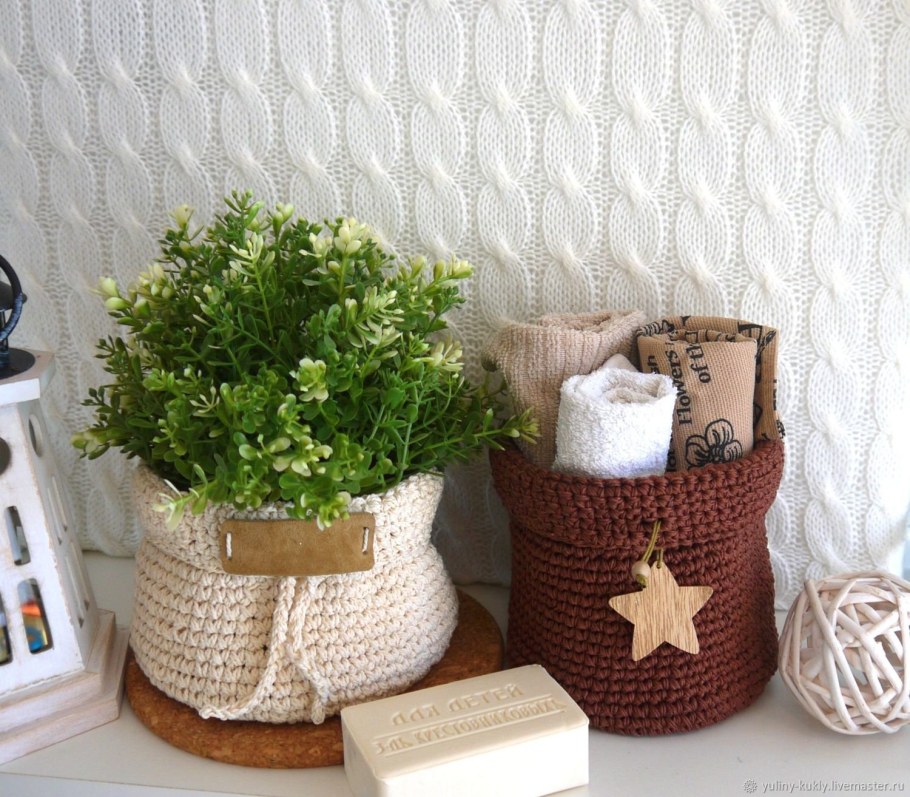 Вязаные корзины в интерьере