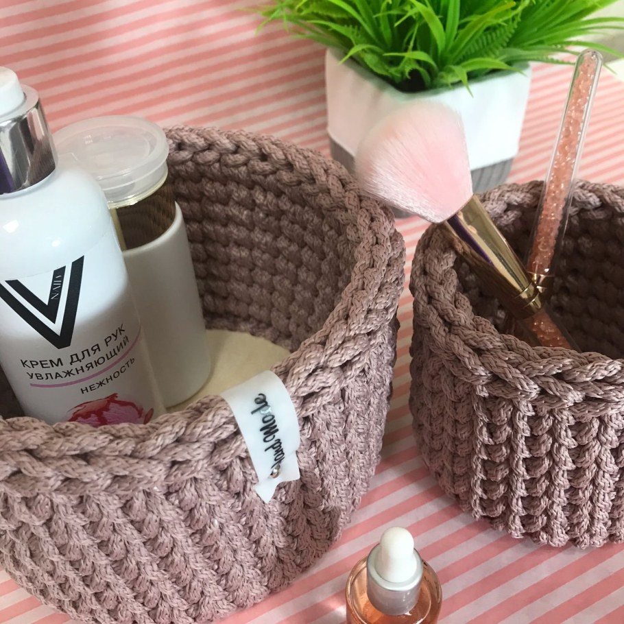 Вязаные корзиночки для косметики