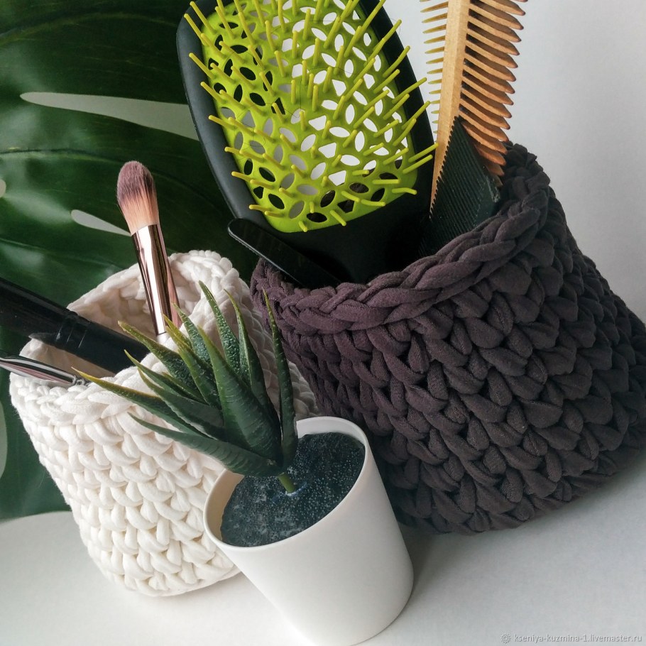 Корзины из трикотажной пряжи в интерьере