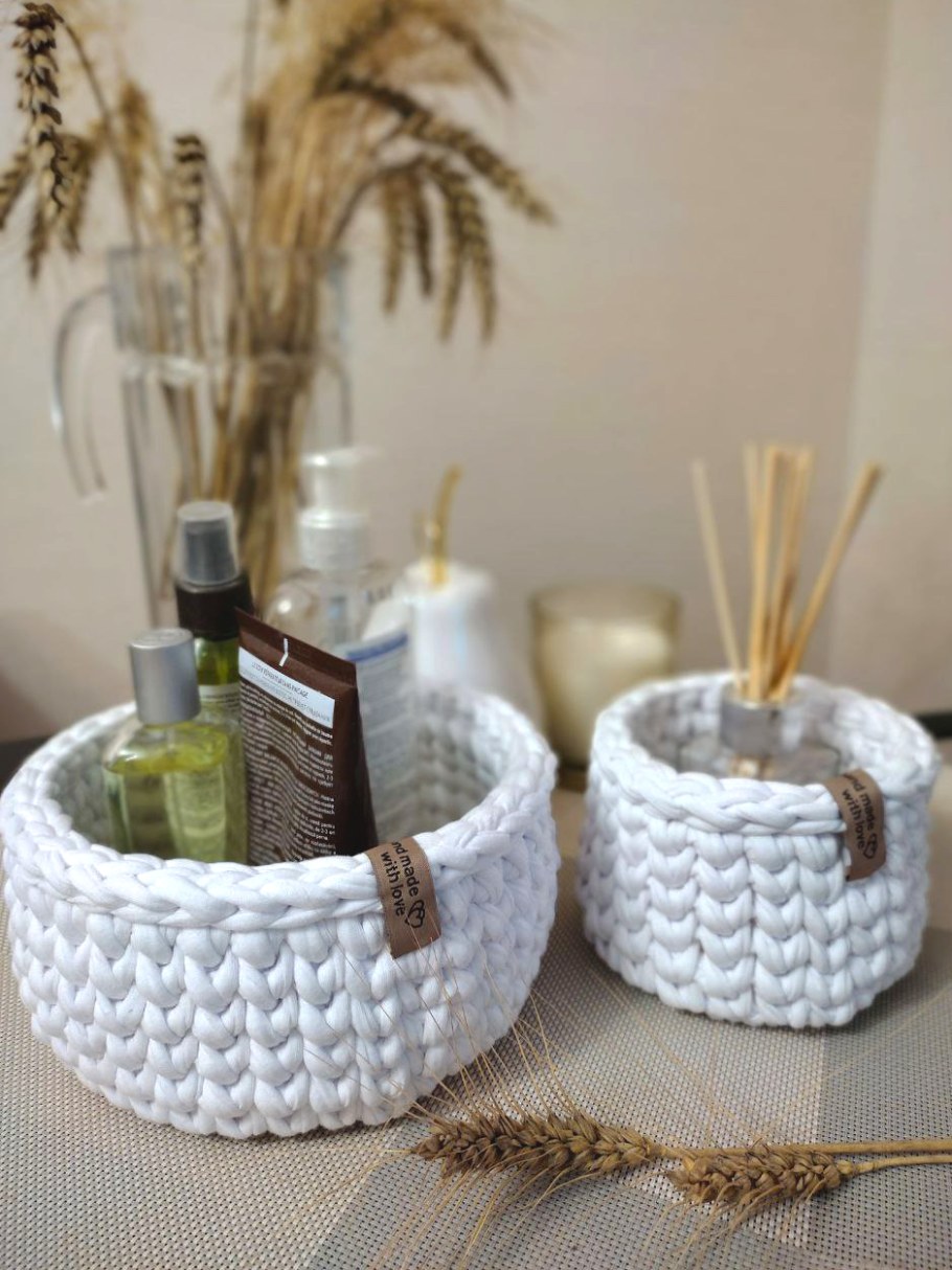 Вязаные корзинки в интерьере