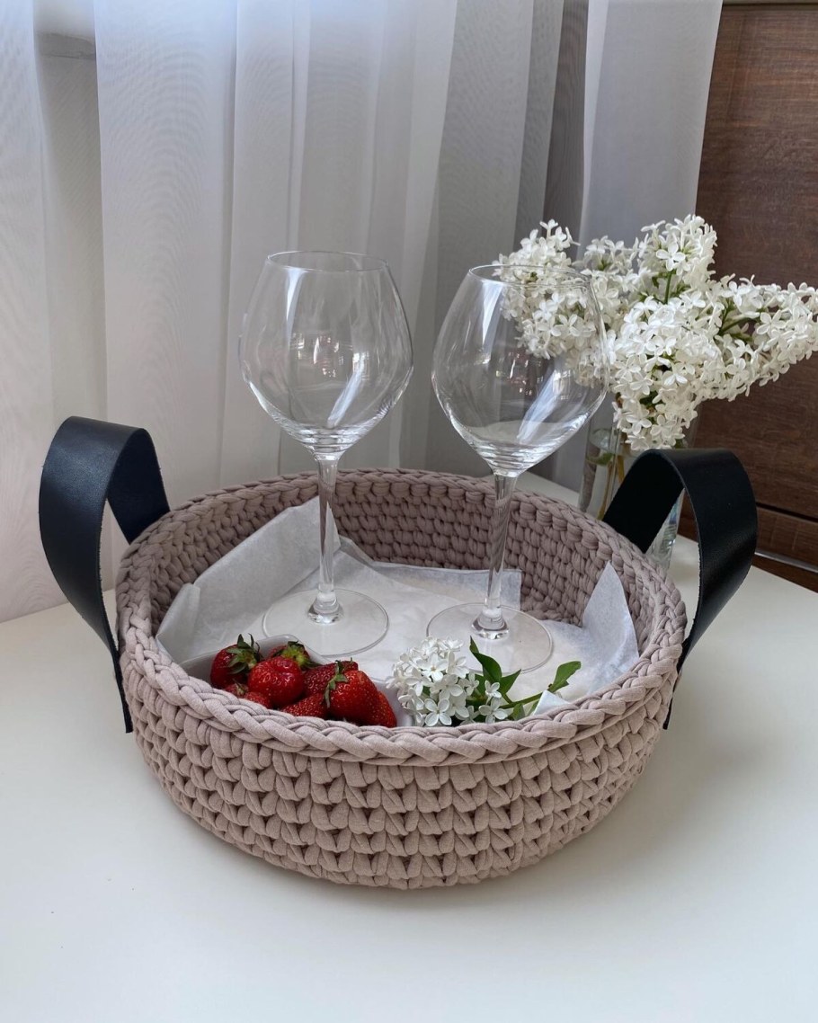 Вязаный поднос для свечей