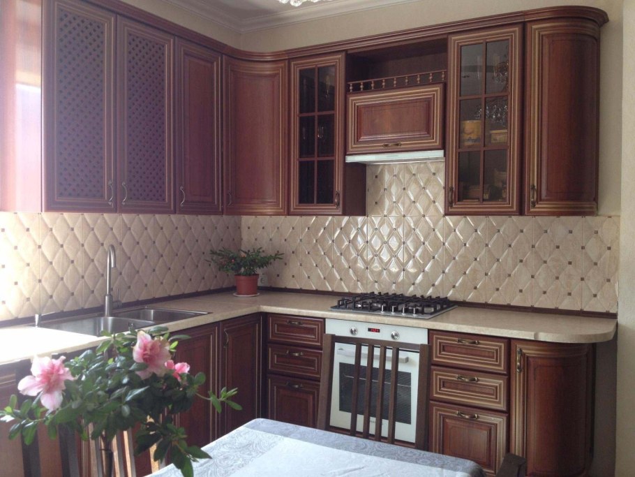 Кухня классика коричневая