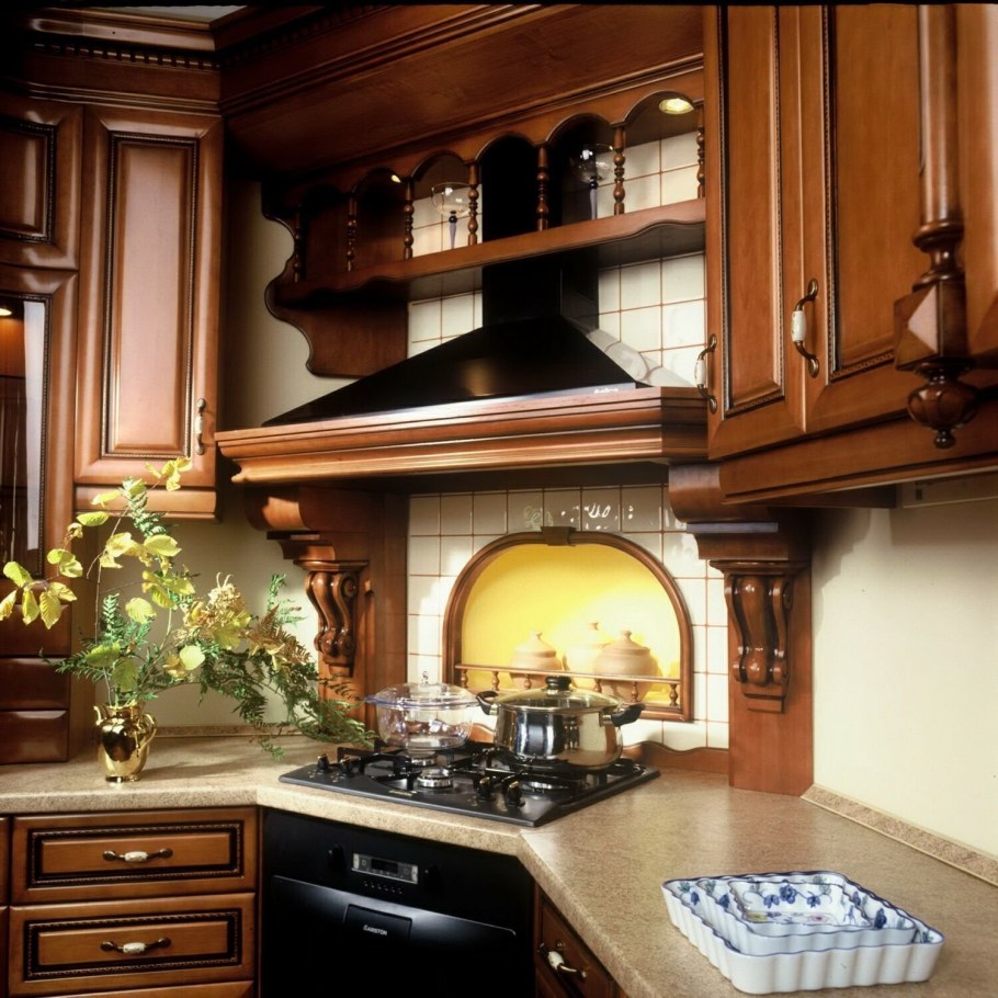 Кухня классика коричневая