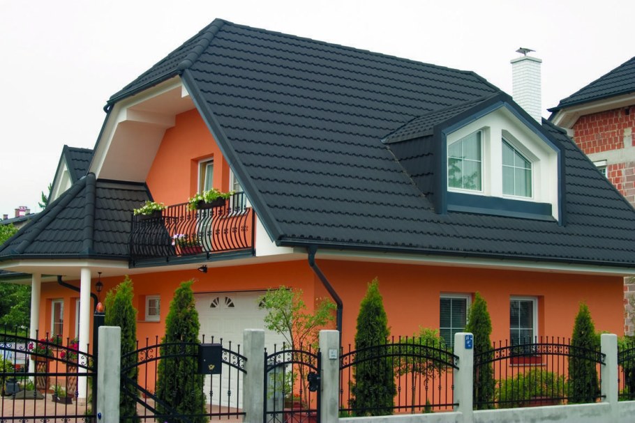 Полувальмовая мансардная кровля