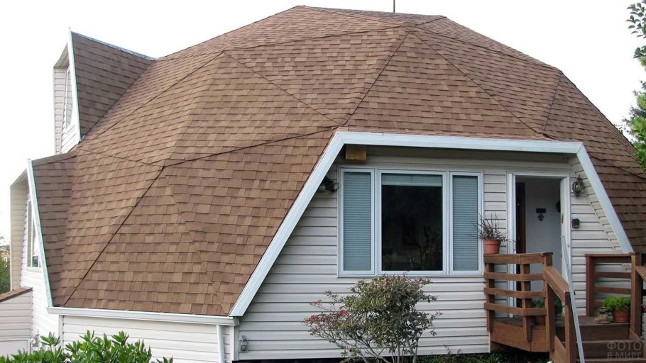 Полувальмовая крыша с мягкой кровлей